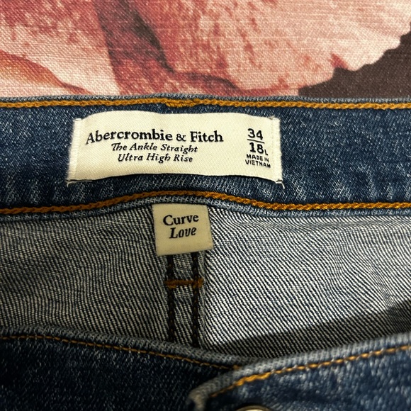 Abercrombie & Fitch Curve Love jeans. The ankle straigh ultra high rise 18L - Picture 2 of 2